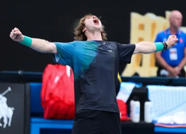 旅外经历成 旅外经历成