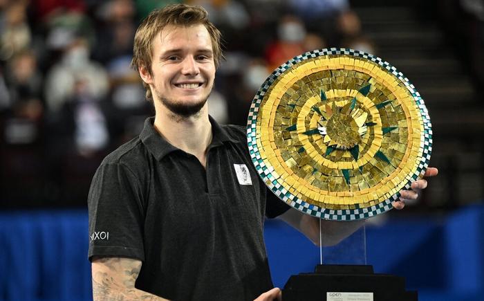 尤其是在激 尤其是在激